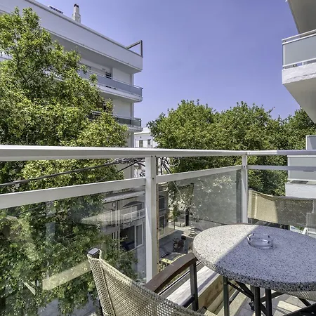 Astron Rhodes מלון 3*